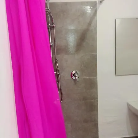 Smeralda Room's בית אירוח