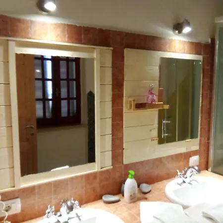 Smeralda Room's אולביה